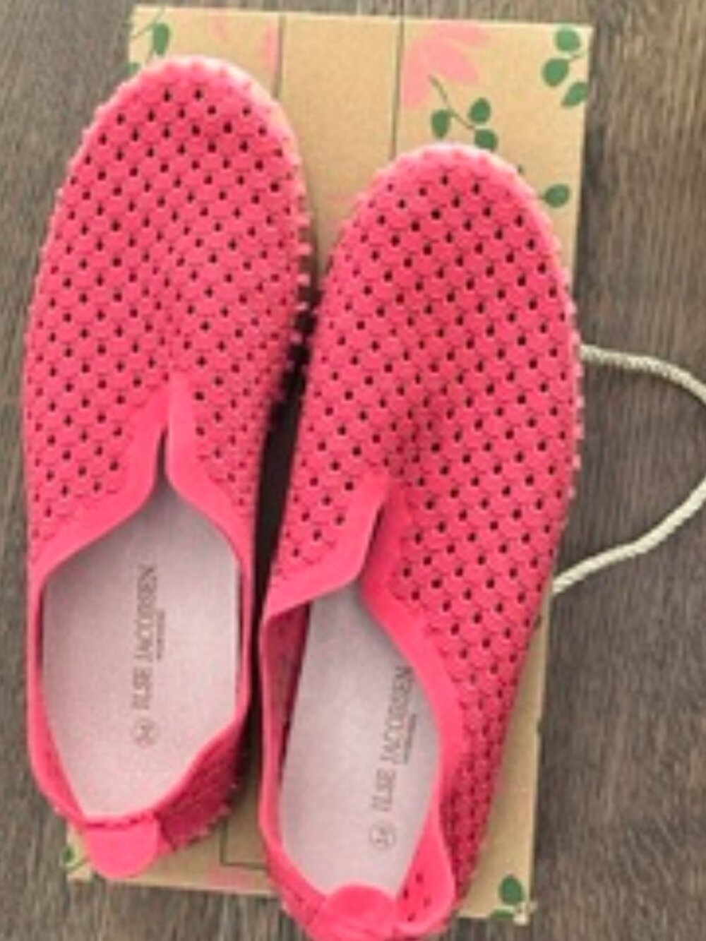 Ilse Jacobsen tulip perforated shoes, Viva Magenta, with speckled soles. Size 6.